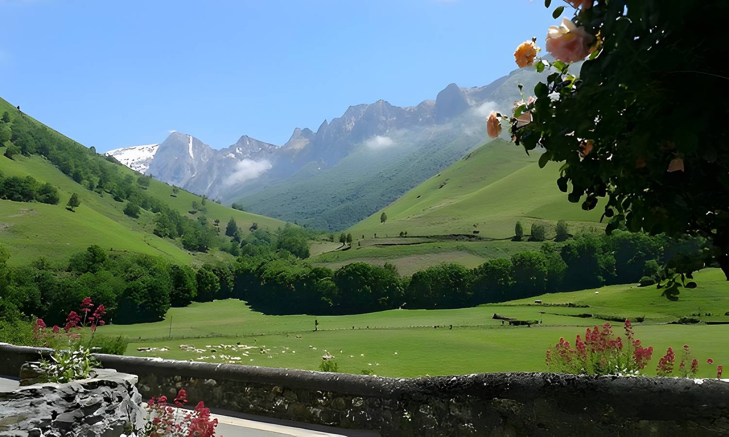 Maison 'La Grange Accous' avec vue sur la montagne, Wi-Fi et climatisation in Accous, Béarn