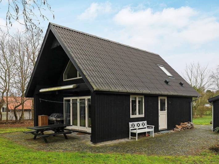 Ferieudlejning for 5 personer, med terrasse, husdyr tilladt i Fåborg
