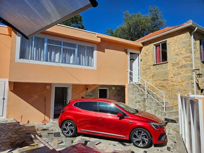 Casa de férias para 8 pessoas, com varanda e jacuzzi em Sever do Vouga