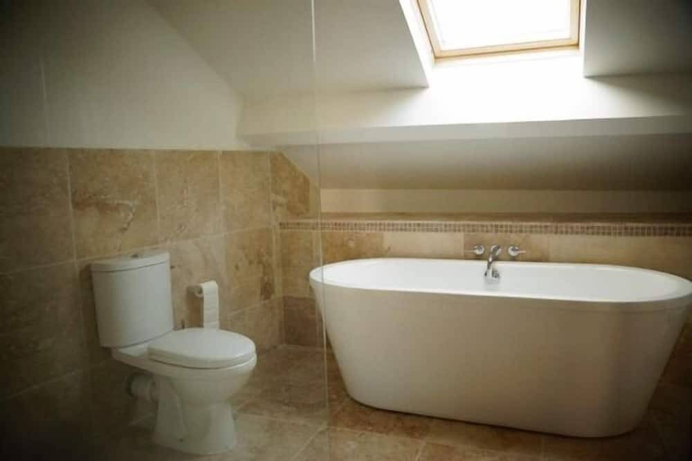 Newly renovated village home with views over the vines of Pommard in Pommard, Beaune region