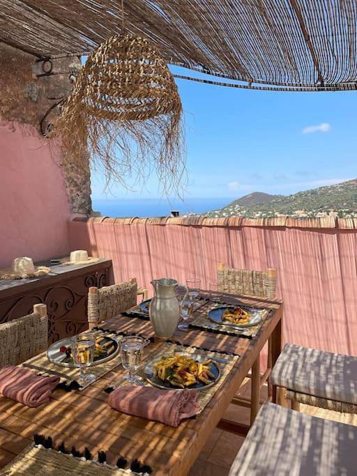 Location de vacances pour 12 personnes, avec terrasse ainsi que vue et piscine à Cateri - 3