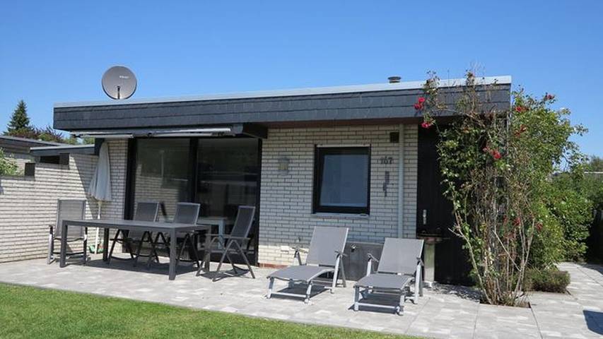 Bungalow für 4 Personen, mit Garten und Ausblick in Tossens