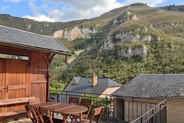 Gîte pour 5 personnes, avec terrasse, animaux acceptés à La Malène