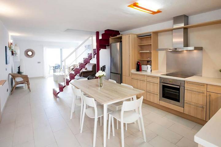 Gîte pour 6 personnes, avec terrasse et vue ainsi que piscine et jardin à Binibeca - 2