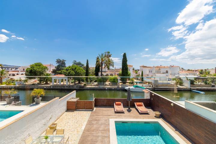 Villa pour 8 personnes, avec terrasse, animaux acceptés à Empuriabrava - 2