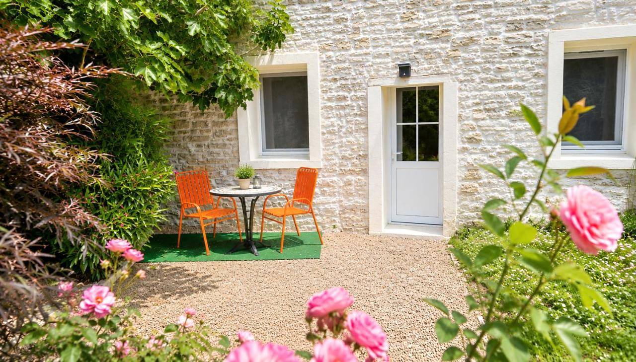 Gîte Les Pierres Fleuries in Prissé-la-Charrière, Région de Niort