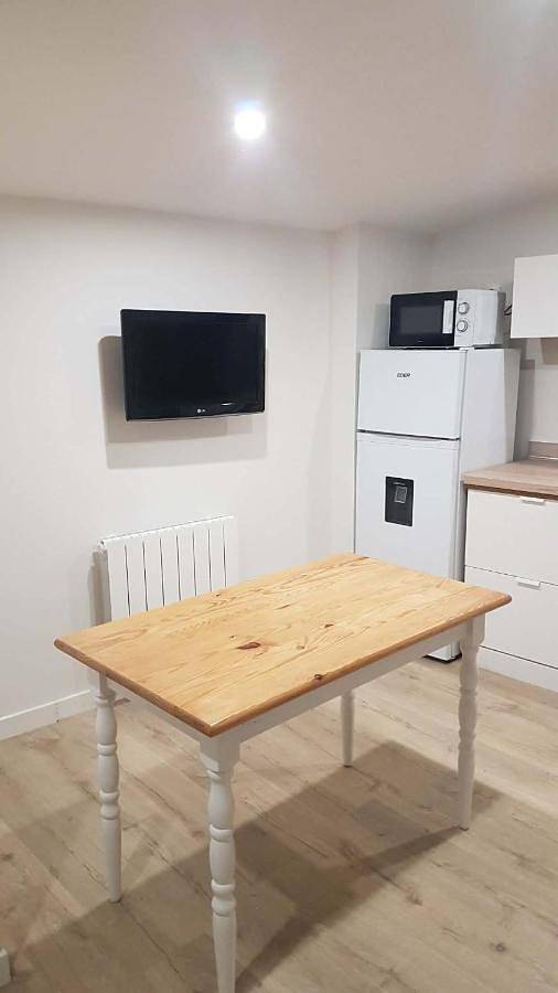 Gîte pour 2 personnes, avec Terrasse à Saint-Georges-de-Luzençon