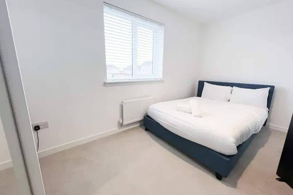 Superb 3 Bed Home away from Home, 5 minutes  from Glasgow Fort retail park in Glasgow, Greater Glasgow and Clyde Valley