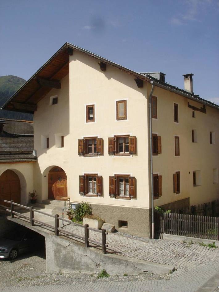 Ferienhaus für 20 Personen, mit Balkon und Terrasse sowie Garten und Ausblick in Ardez