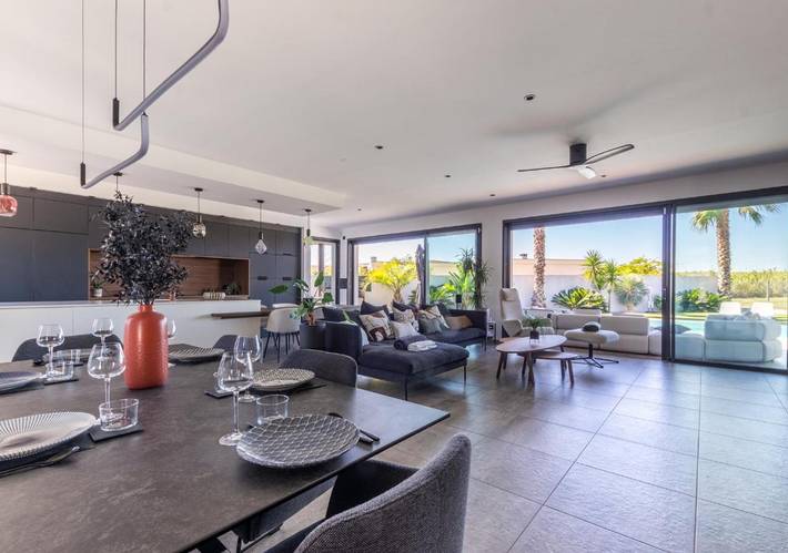 Location de vacances pour 10 personnes, avec jacuzzi ainsi que jardin et piscine à Sauvian - 4