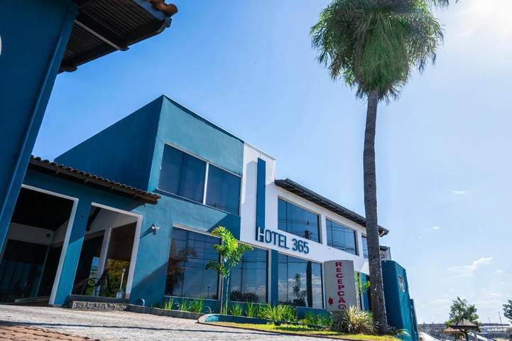 Pousadas para 4 pessoas, com piscina e jardim e ainda piscina infantil em Cuiabá