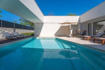 Villa for 10 People in Nerežišća, Split-Dalmatia, Photo 3