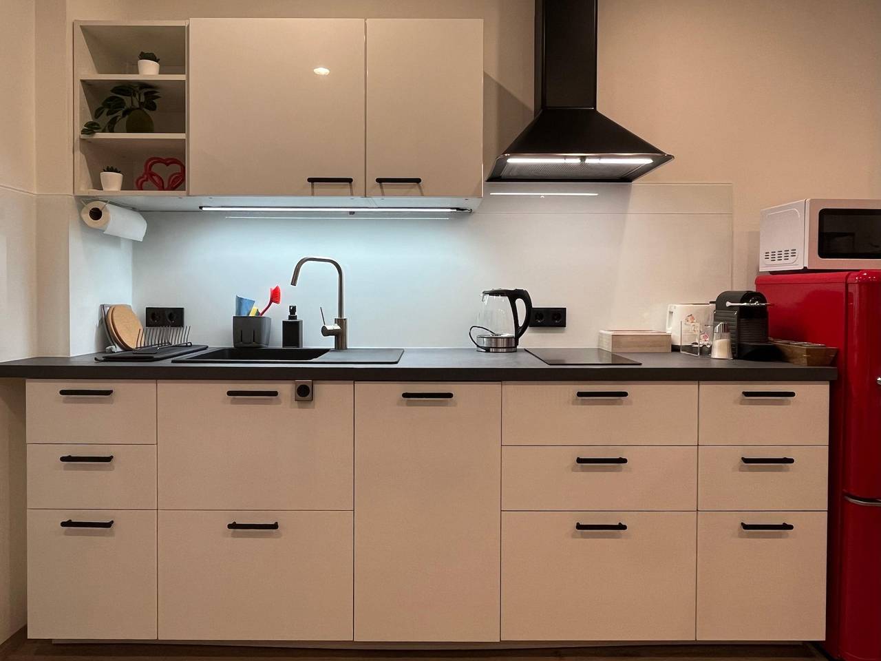 Geheel vakantieappartement, Red Comfort Retreat in Linz, Linz - Wels