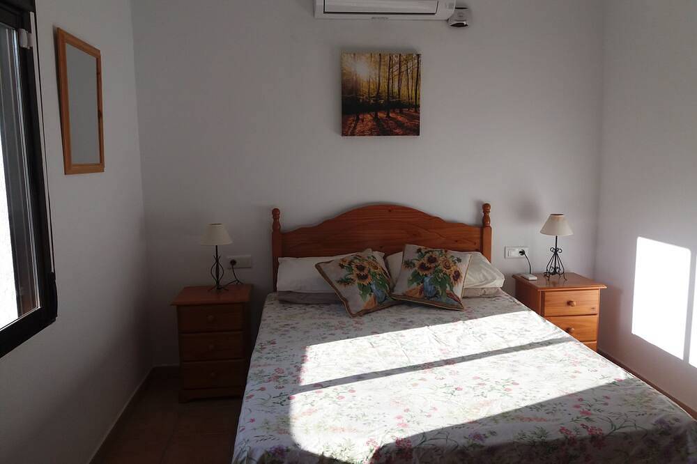 Villa Carolina: A great 3 Bed Villa sleeps 8 from Vine Ridge Retreats Management in Comares, Provincia de Málaga
