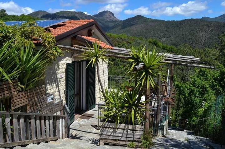 Gîte pour 4 personnes, avec Terrasse ainsi que Jardin et Piscine