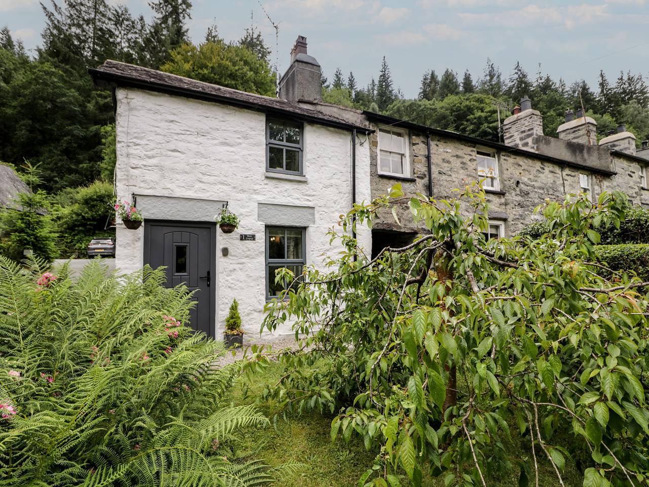 Squirrel Cottage in Betws-y-Coed, Snowdonia