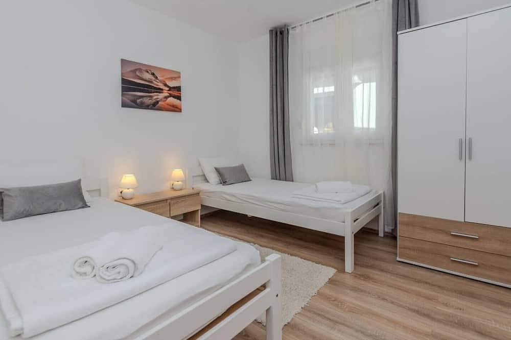 Holiday house Privlaka for 1 - 6 persons with 2 bedrooms - Holiday home in Privlaka, Zadar