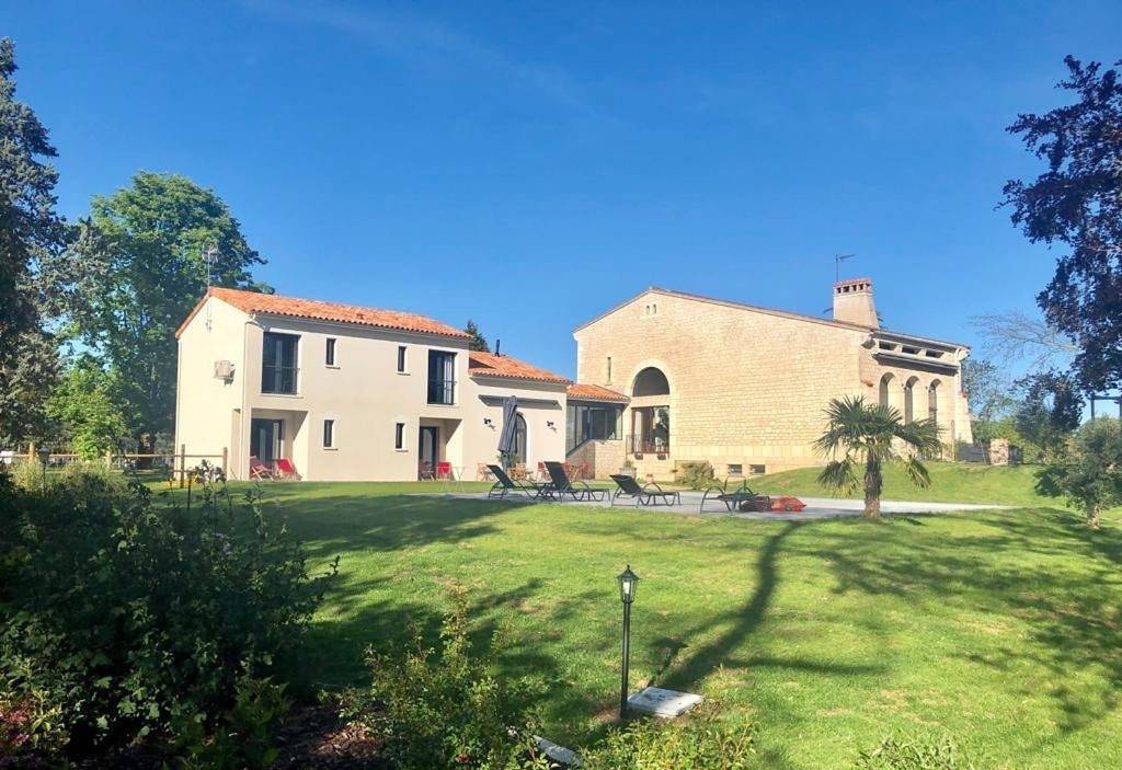 L Esprit du Clain chambres d hôtes au calme proches du Futuroscope Golf et Lac de St Cyr in Naintré, Vienne (France)