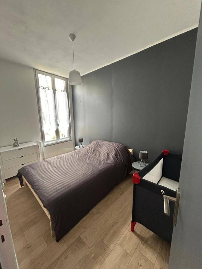 Appartement entier, One-Bedroom Apartment in Saintes, Région de Saintes