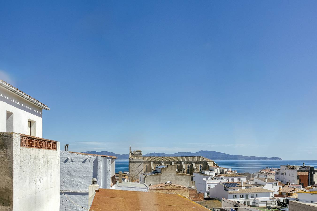 Appartement entier, Appartement 'Mona 3' avec piscine partagée, Wi-Fi et climatisation in L'Escala, Haut-Ampurdan