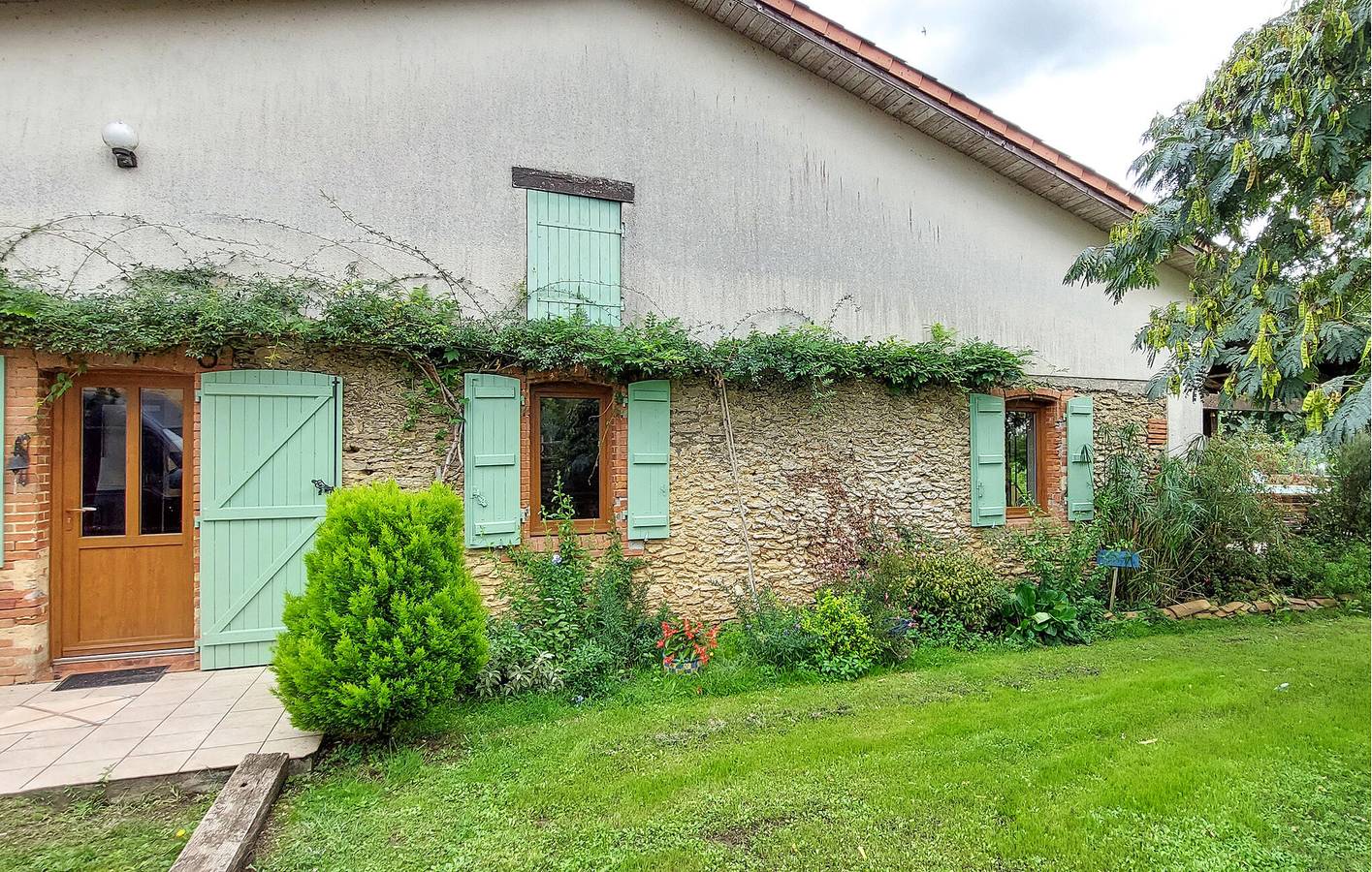 Appartement confortable avec Wi-Fi, piscine, parking et jardin in Mauléon-d'Armagnac, Gers