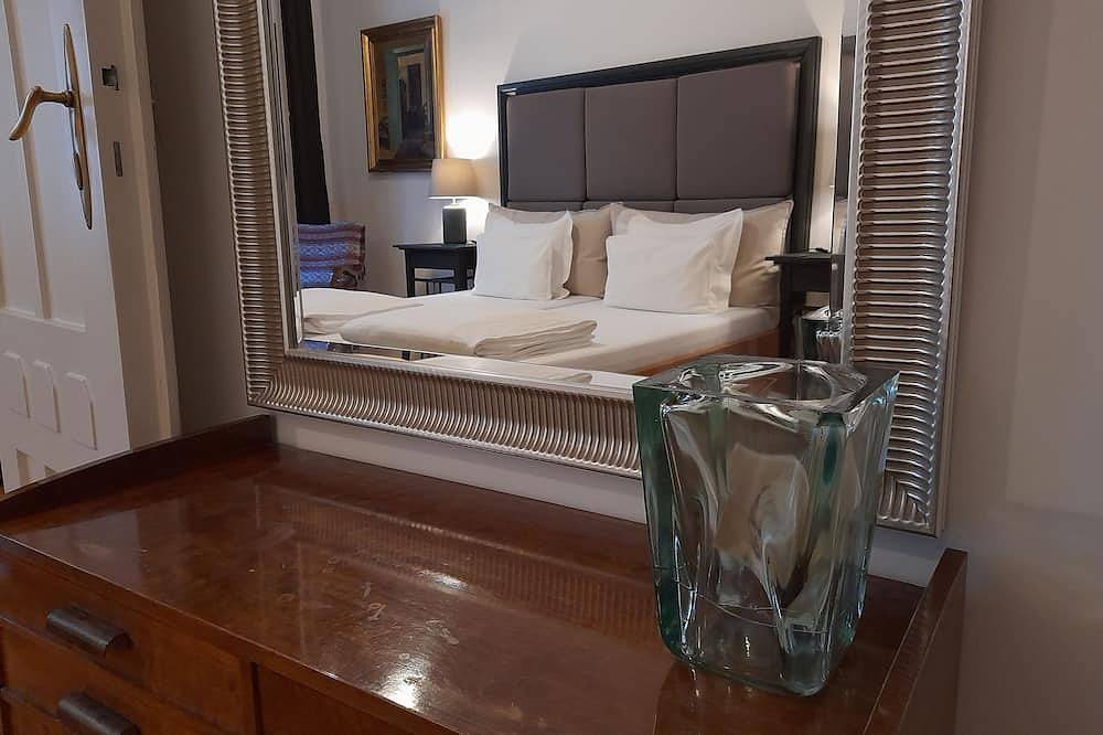 Ganze Wohnung, 3 bedroom 2 bathroom baclony suite at Opera , personal welcome & private tours in Budapest, Mittelungarn