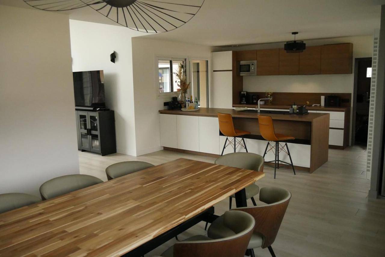 Logement à 100m du virage d'Arnage- Circuit des 24h du Mans - 6 personnes in Arnage, Sarthe