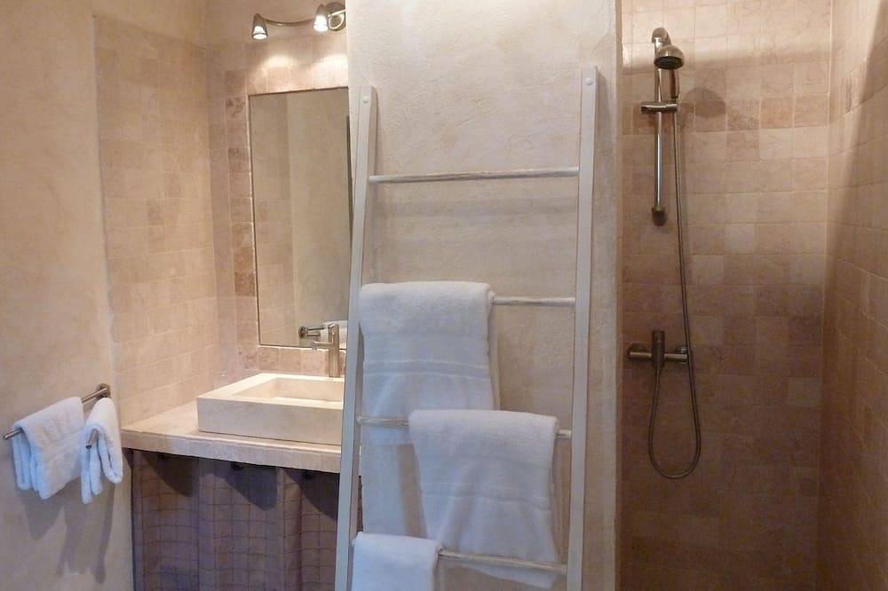 Cottage for 2 people with private pool in wooded park *** classified in Roussillon, Parc naturel régional du Luberon