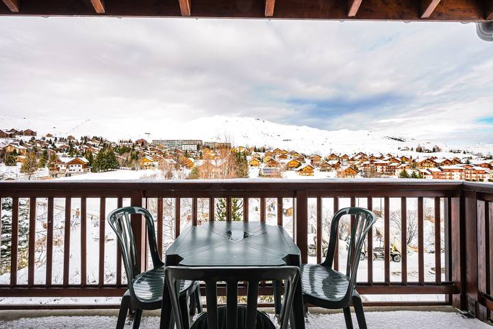 Location de vacances pour 8 personnes, avec sauna ainsi que balcon et jardin en Savoie