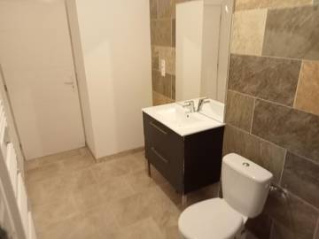 Gîte pour 2 personnes, avec vue et terrasse, animaux acceptés à La Bastide-Puylaurent