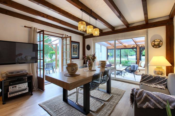 Villa 'Rodolphe ' avec piscine privée, terrasse privée et Wi-Fi in Saint-Aubin-de-Médoc, Région de Bordeaux