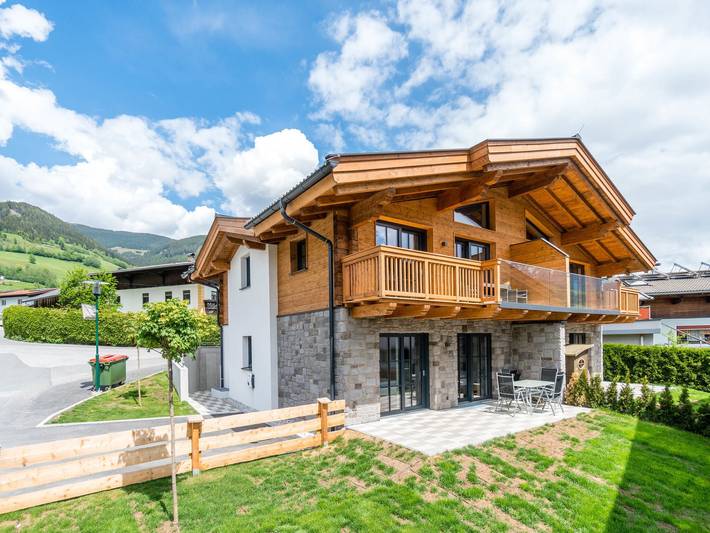 Vakantiehuis voor 10 personen, with Balkon and Terras as well as Tuin and Sauna in Piesendorf