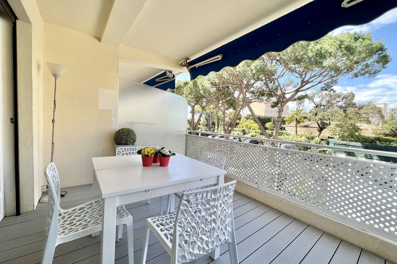Entire apartment, Beautiful T2, large terrace near Center & sea in Cannes, Cannes region