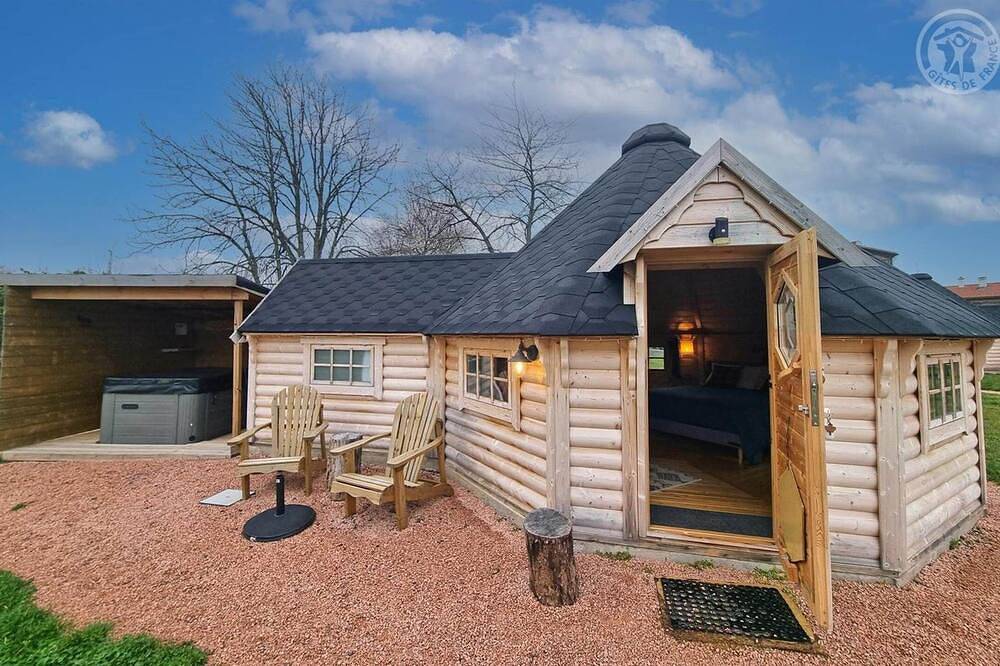 Cabane \"Canada\" avec Jacuzzi Privatif in Pradines (Loire), Région de Roanne