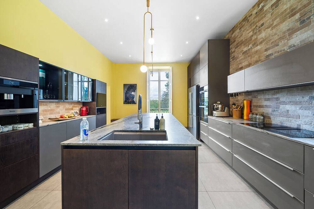 Château de Veullerot, avec ses étangs au coeur de la Bourgogne in Liernais, Région de Beaune