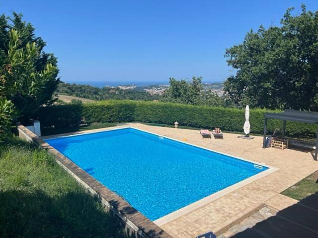 Gästehaus für 3 Personen, mit Terrasse und Garten sowie Pool und Ausblick in Ancona