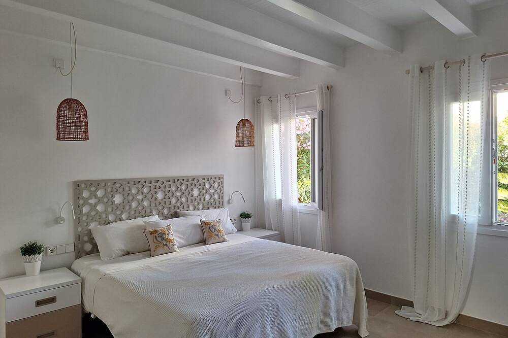 B5 Villa Sueños - Private pool, sea views, and only a short walk to the beach! in Santo Tomas, Es Migjorn Gran