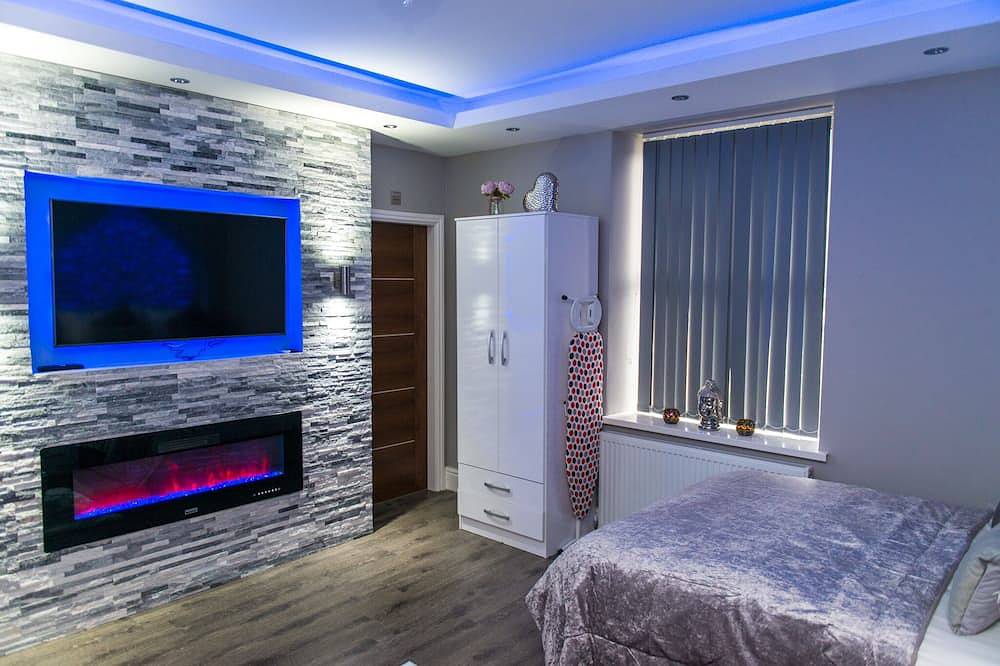 Entire apartment, Aphrodite Suites The Opulance Hot Tub Spa Suite in Huddersfield, West Yorkshire