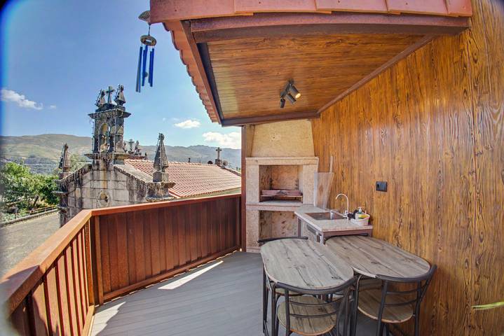 2-Bedroom Holiday Home 'Al Fonte De S. Tiago' with Mountain View, Wi-Fi & Air Conditioning