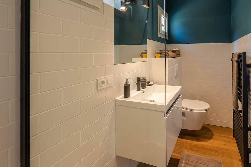 Apartamento entero, A little bit of greenery and calm in the middle of the city! The 1st. in La Roche-sur-Yon, Valle del Loira