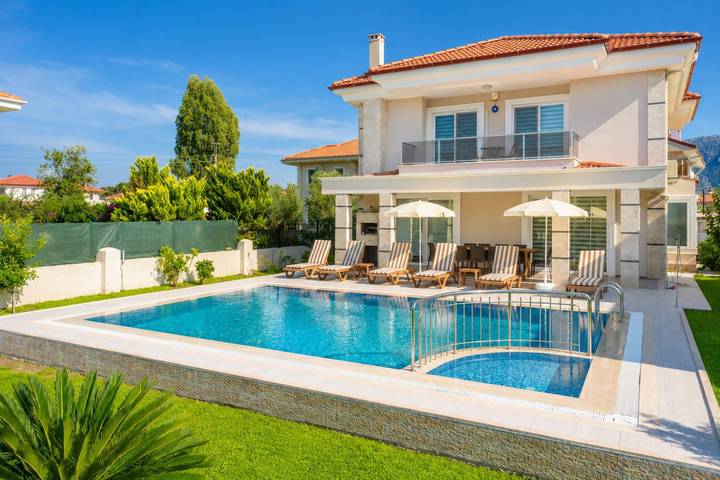 Villa für 10 Personen, mit Kinderpool und Garten - 1