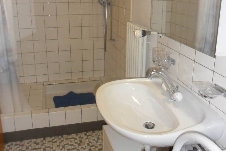 Ganze Ferienwohnung, Ferienwohnung Ascharina - 3.5 Zimmerwohnung Bad/Dusche/Balkon in Flumserberg, Flums