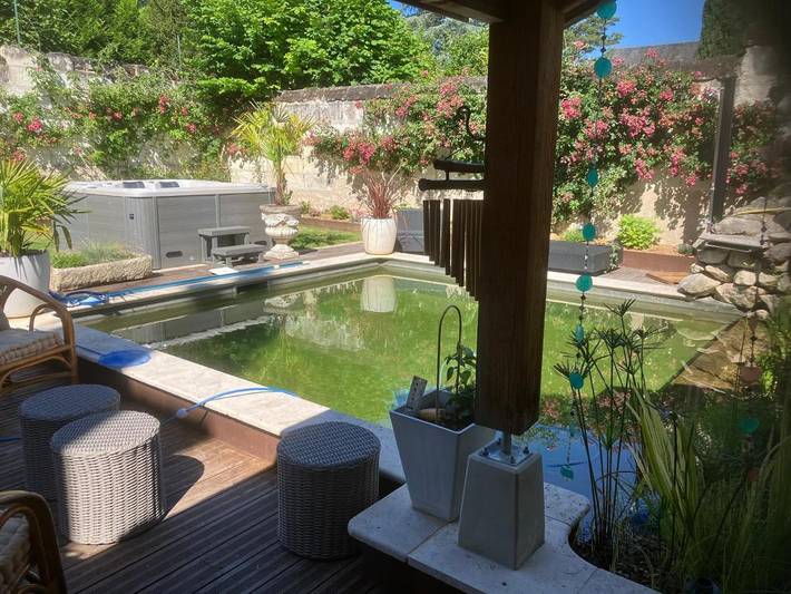 Chambre d’hôte pour 2 personnes, avec jardin ainsi que piscine et vue