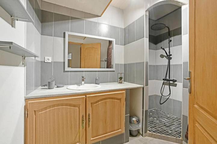 Ganze Wohnung, 2 bedroom gorgeous apartment in Codognan in Codognan, Mittelmeerküste (Frankreich)