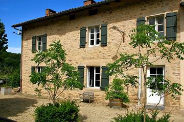 Gîte pour 4 personnes, avec jardin ainsi que piscine et terrasse à Saint-Auvent