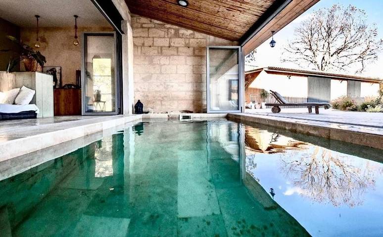 Location de vacances pour 16 personnes, avec vue ainsi que jardin et piscine à Tresses - 4