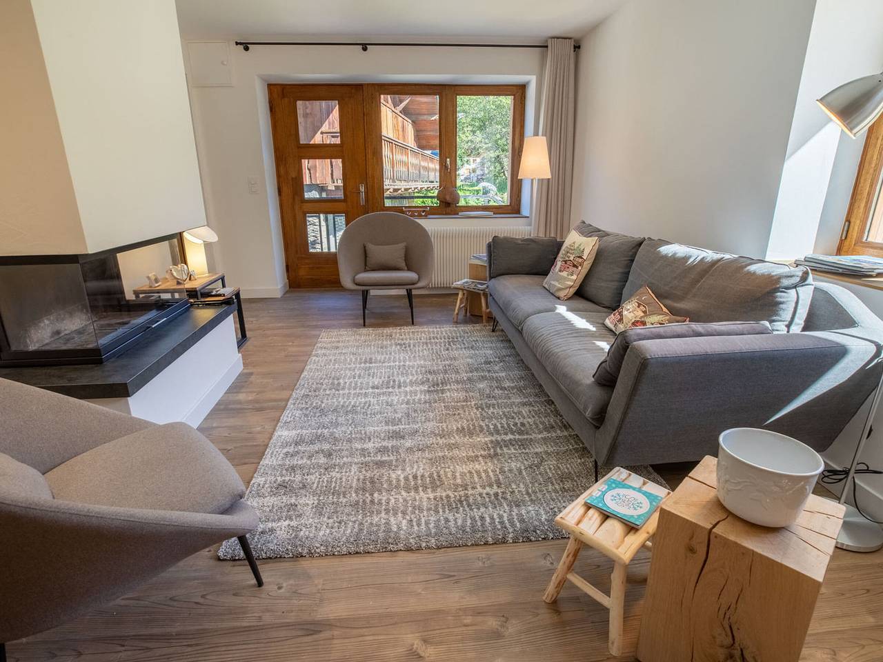 Renovated chalet with fireplace and covered parking in a quiet area in Les Allues, Les Trois Vallées