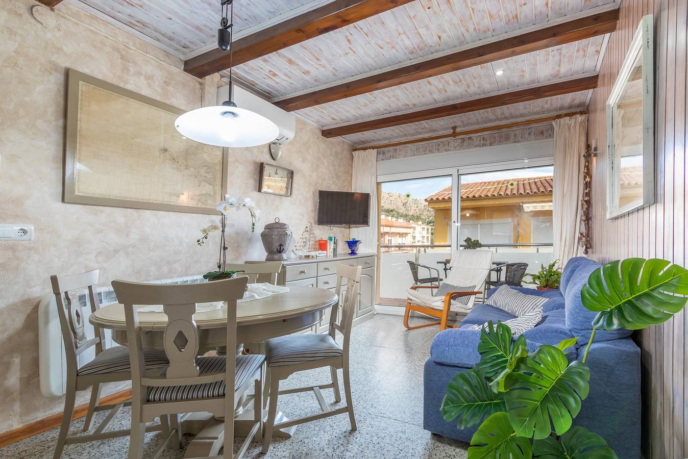 Apartamento entero, Apartamento vacacional 'Noenil' con piscina y Wi-Fi in Els Griells, Costa Brava