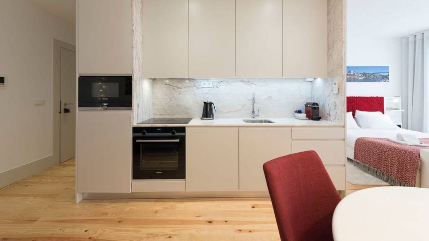 Apartamento entero, Heart of D. Pedro: Red - by LovelyStay in Cedofeita, Cedofeita, Santo Ildefonso, Sé, Miragaia, São Nicolau e Vitória