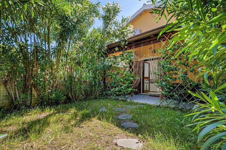 Casa vacanza per 3 persone, con giardino a Budoni